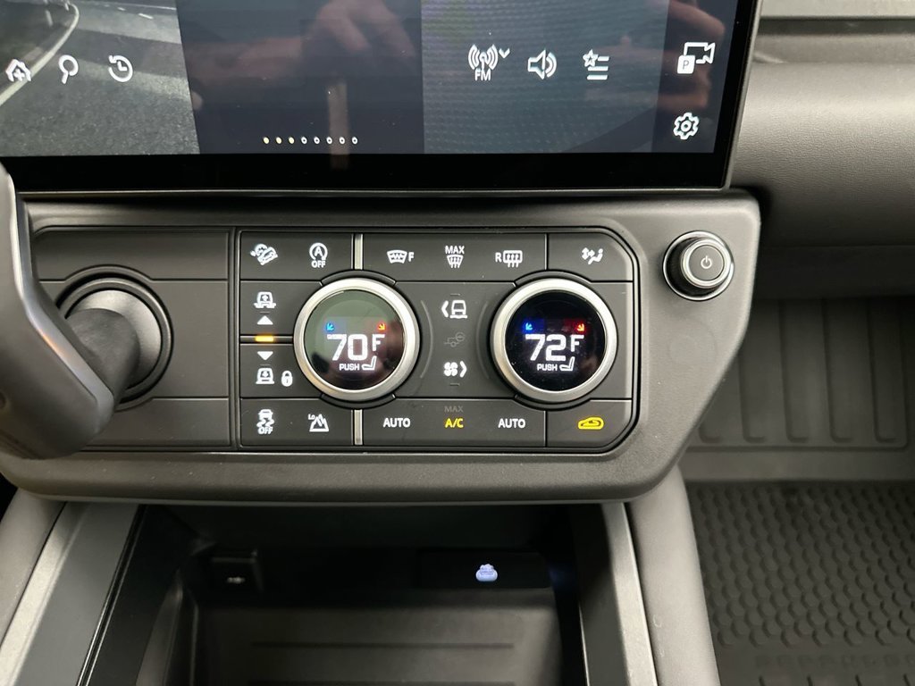 New 2026 Woolstone Green Land Rover X-Dynamic SE image 13