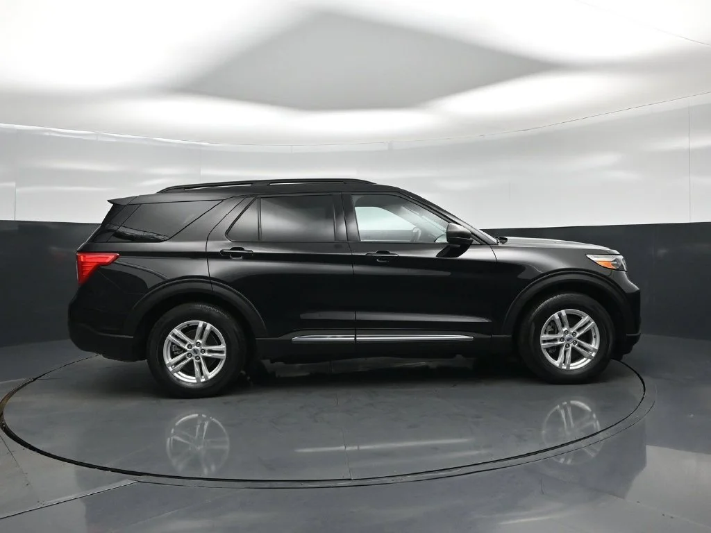 Used 2023 Black Ford XLT image 19