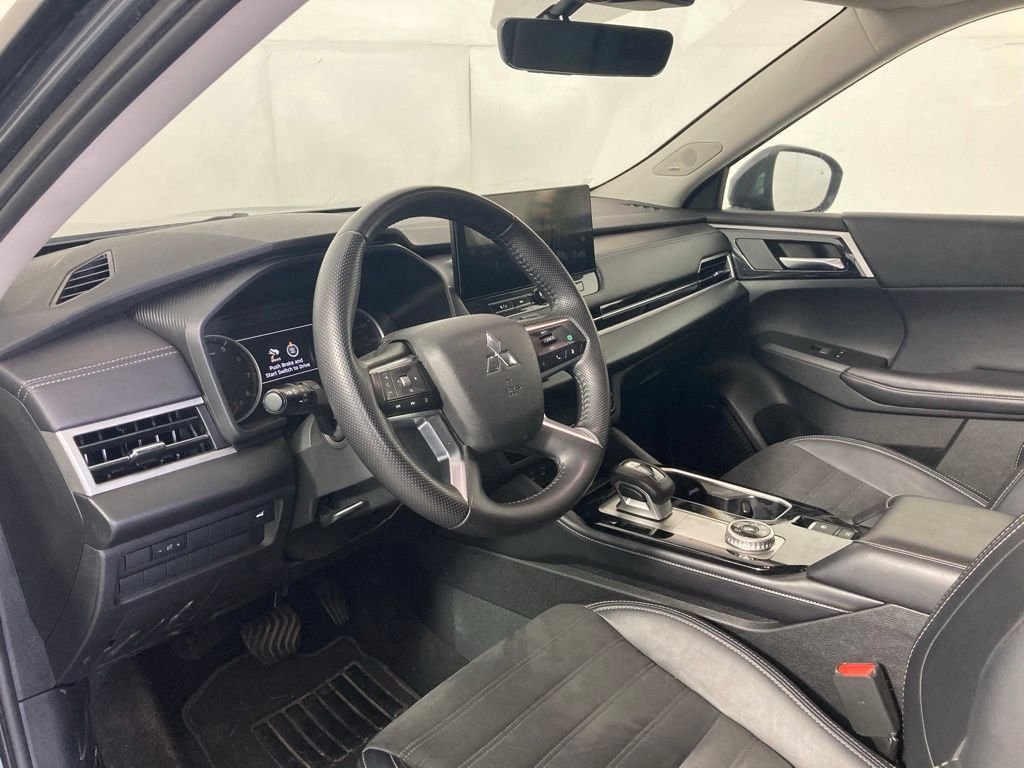 Used 2025 Gray Mitsubishi SE image 12