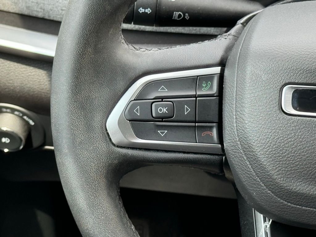 Used 2025 Black Jeep Latitude image 26