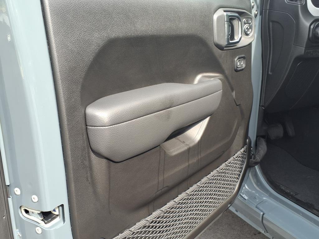 New 2025 Anvil Clear-Coat Exterior Paint Jeep Sport S image 4