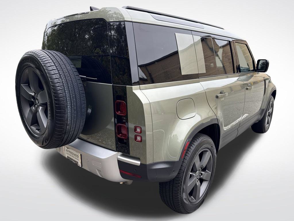 Used 2025 Green Land Rover S image 5