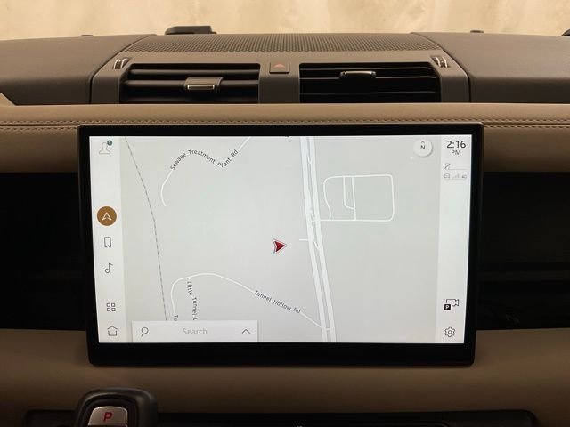 Used 2024 White Land Rover X-Dynamic SE image 20