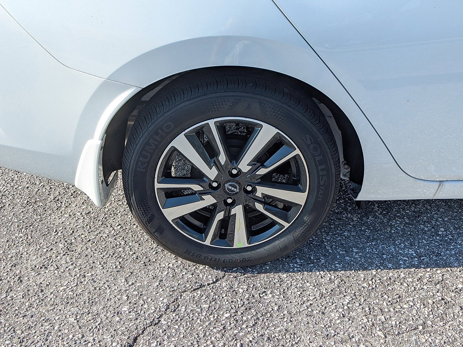 2025 Nissan Versa Sedan SV - Photo 28