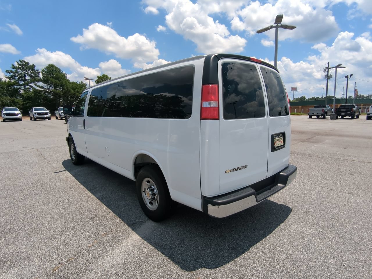 Used 2025 Summit White Chevrolet 1LT image 6
