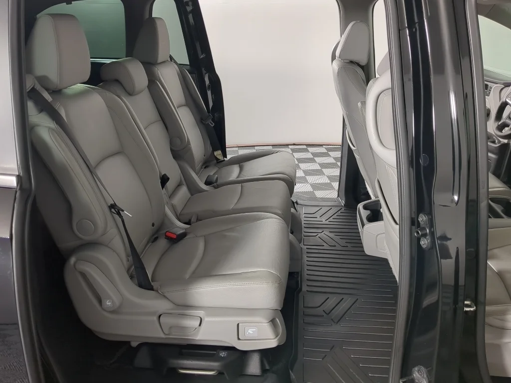 Used 2018 Black Honda EX-L image 21
