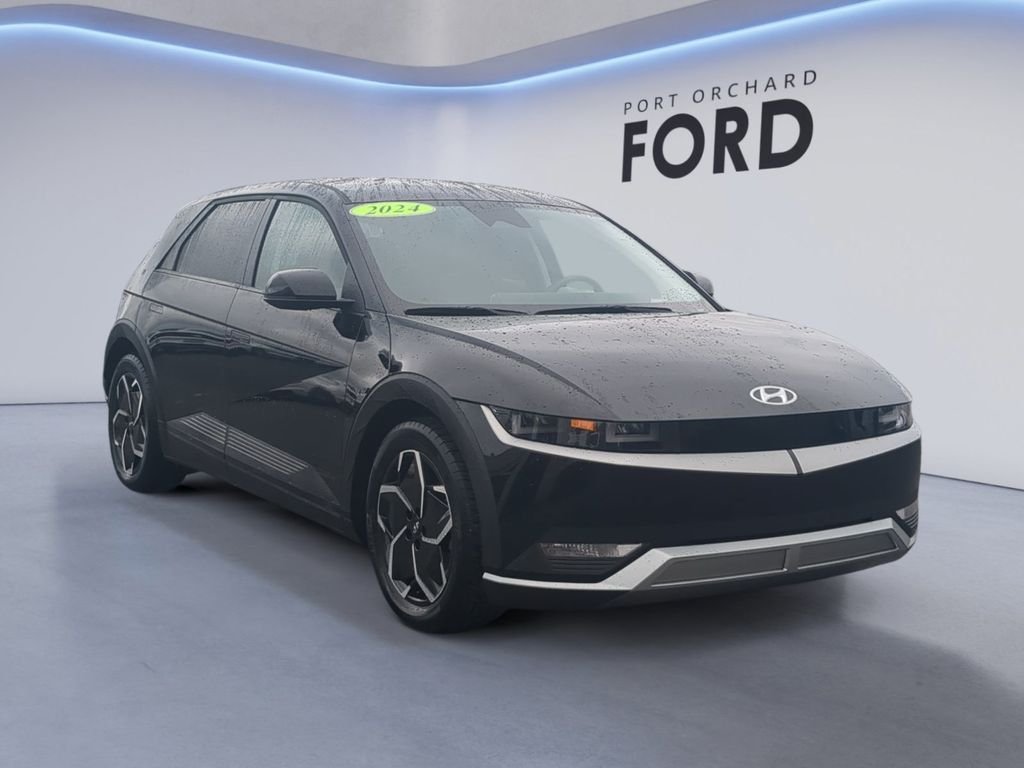 Used 2024 Black Hyundai SE image 9