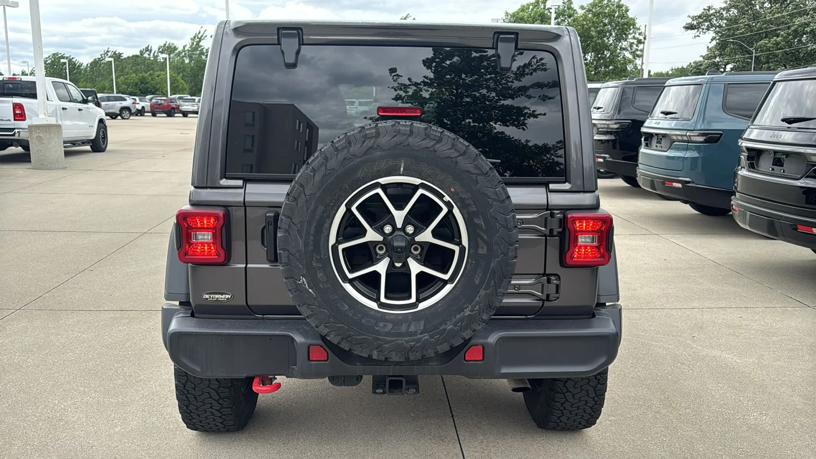 Used 2025 Gray Jeep Rubicon image 14