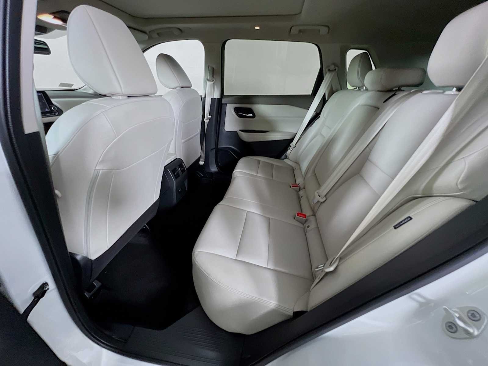 Used 2023 Pearl White Tricoat/Super Black Nissan SL image 26