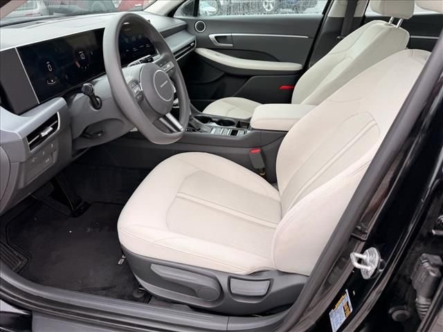 Used 2026 Black Hyundai SE image 7