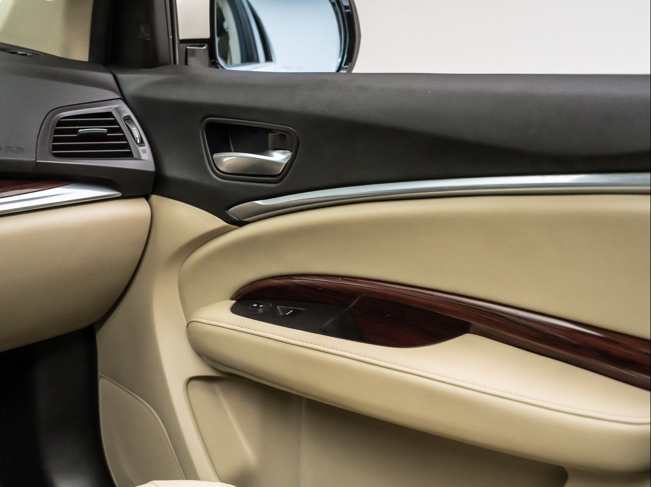 Used 2016 White Diamond Pearl Acura Tech image 27