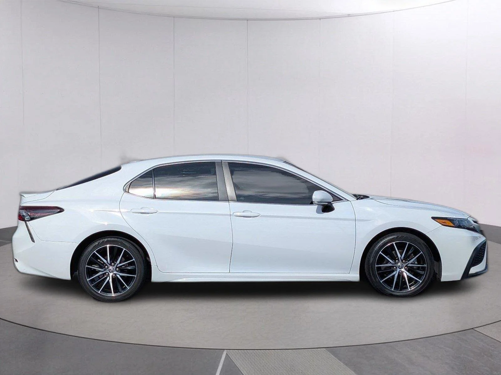 Used 2023 Ice Cap Toyota SE image 8