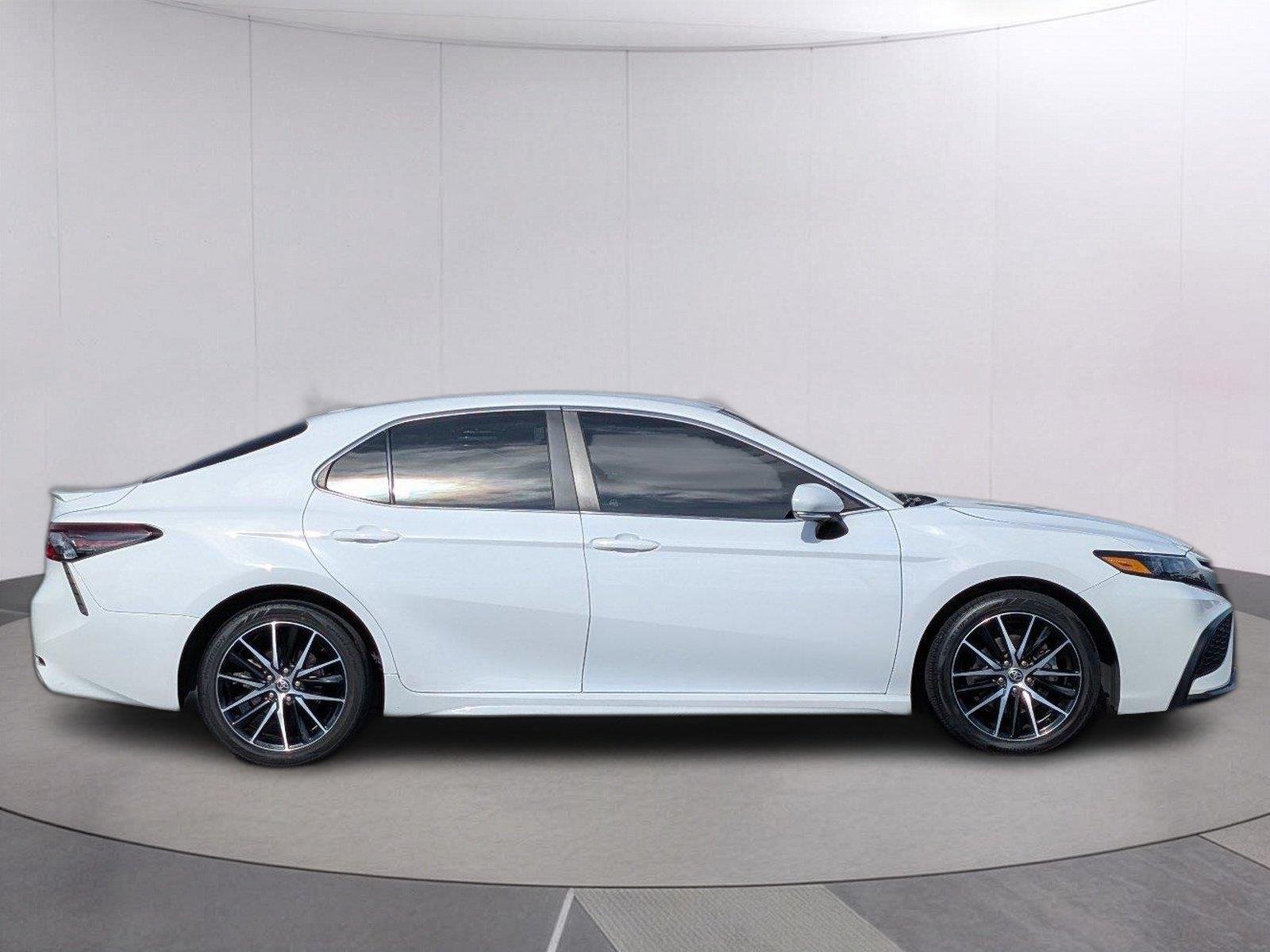 Used 2023 Ice Cap Toyota SE image 8