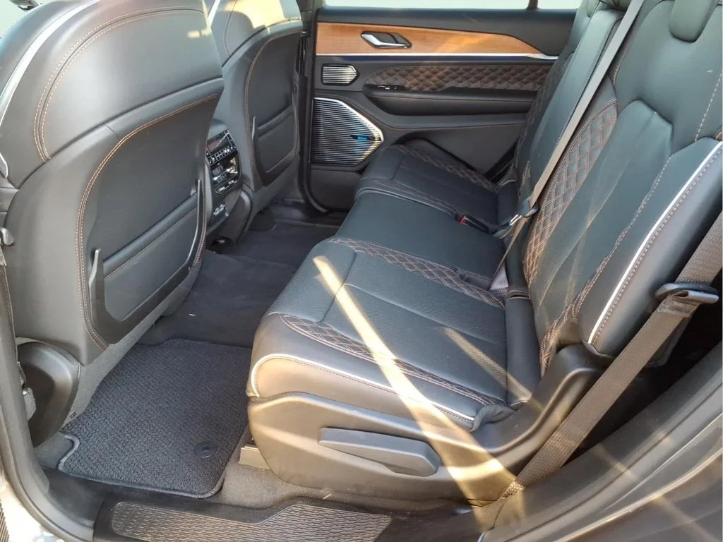 Used 2024 Gray Jeep Summit image 17