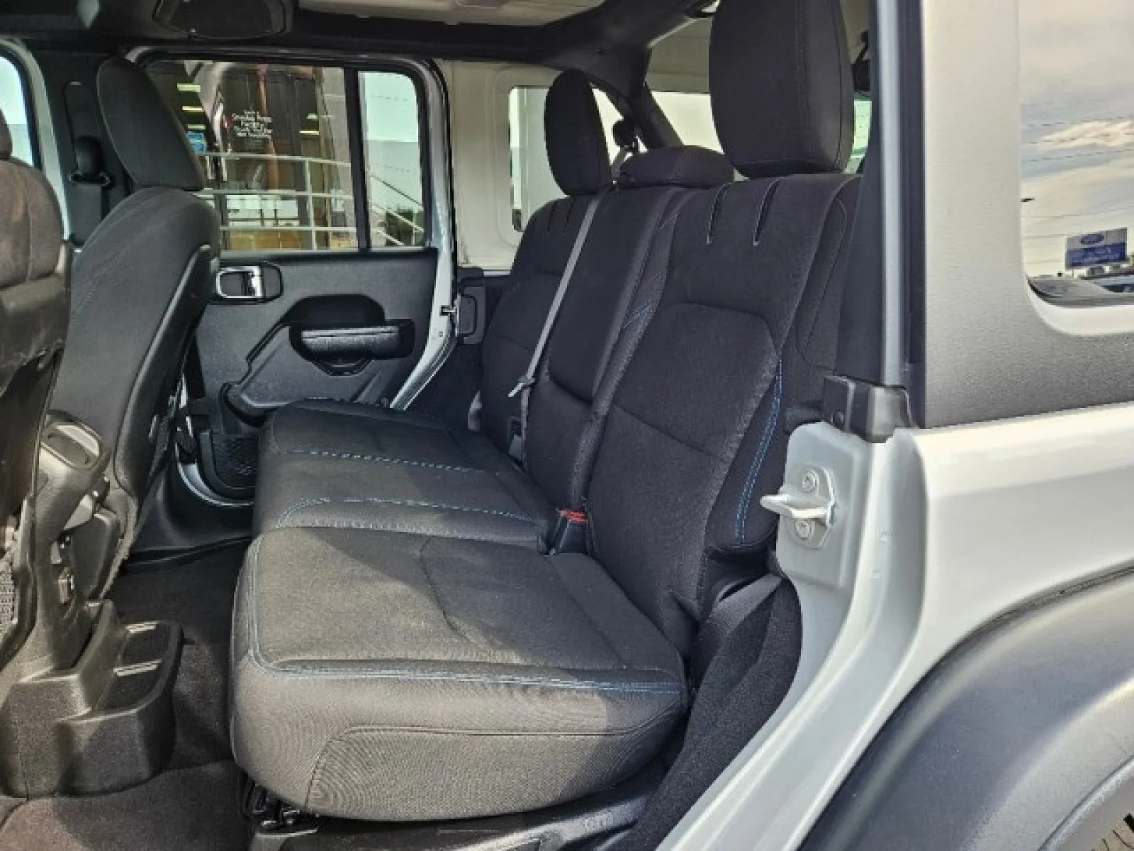 Used 2024 Silver Jeep Rubicon image 18