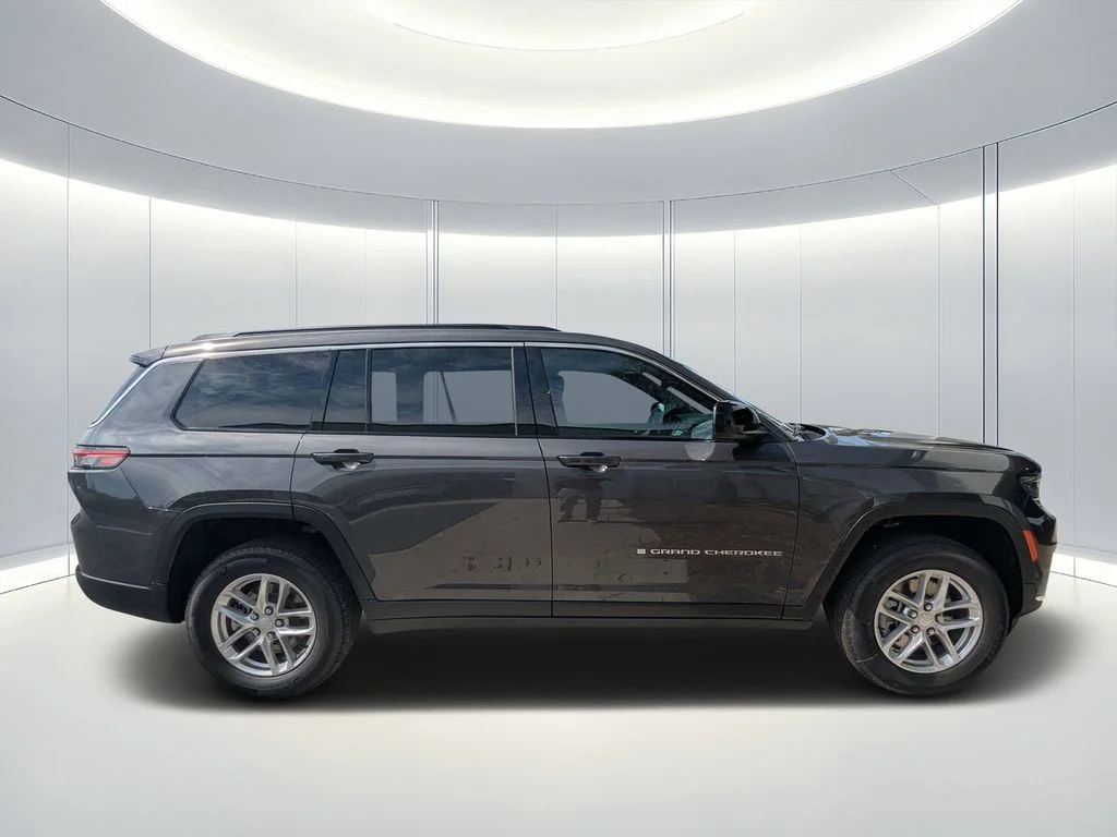 New 2026 Baltic Gray Metallic Clearcoat Jeep Laredo X image 3