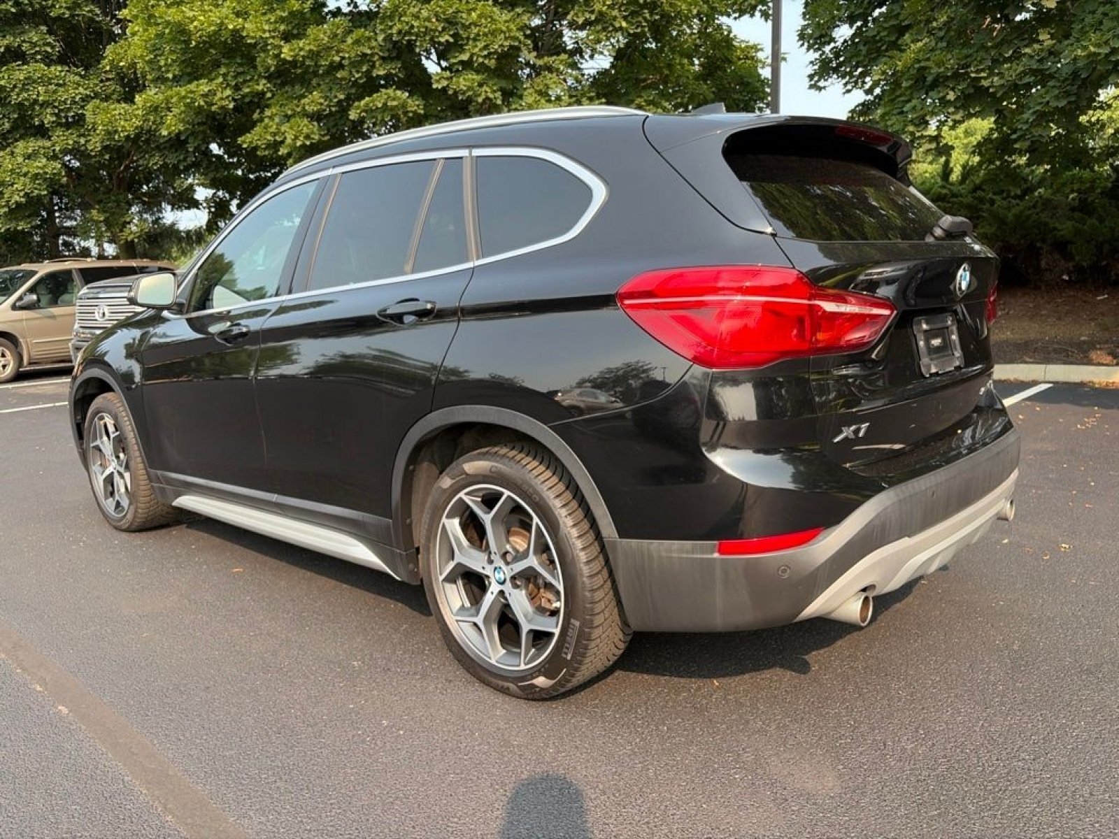 Used 2018 Jet Black BMW xDrive28i image 9