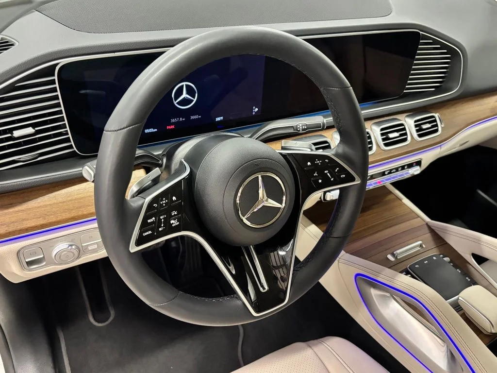 Used 2025 White Mercedes-Benz GLE 450e image 17
