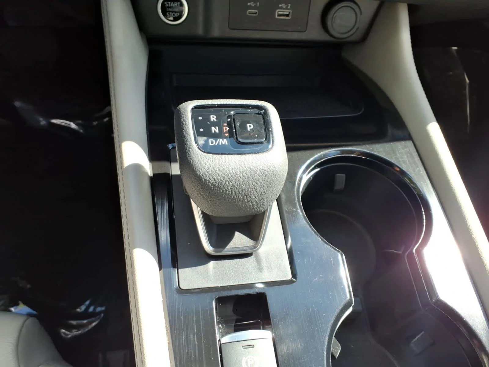 Certified Used 2023 Pearl White Tricoat/Super Black Nissan SL image 20