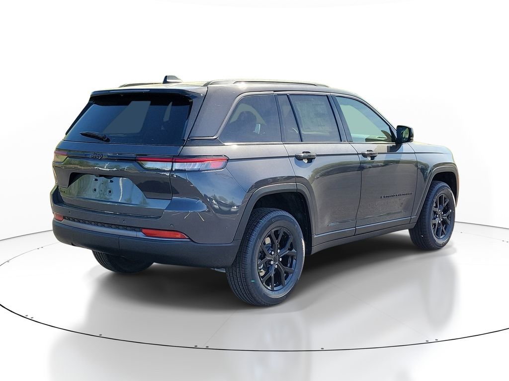 New 2026 Baltic Gray Metallic Clear-Coat Exterior Paint Jeep Altitude image 4