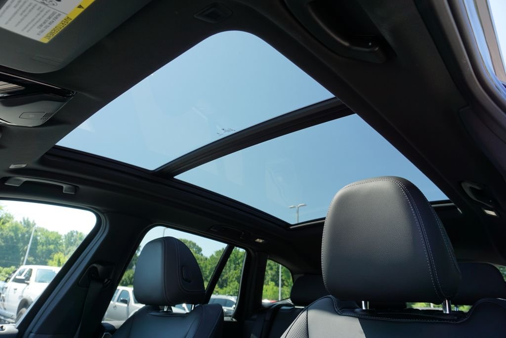 Used 2023 Dark Graphite BMW sDrive30i image 12