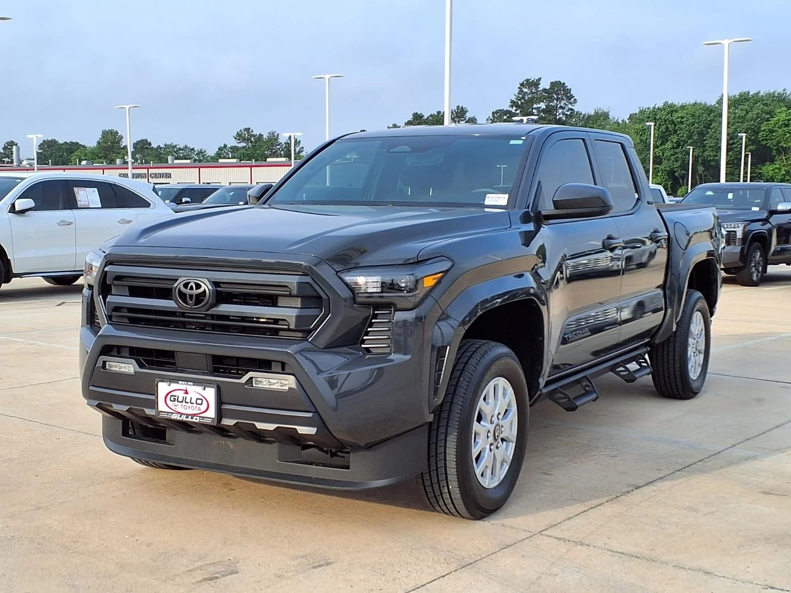 Used 2025  Toyota SR5 image 3