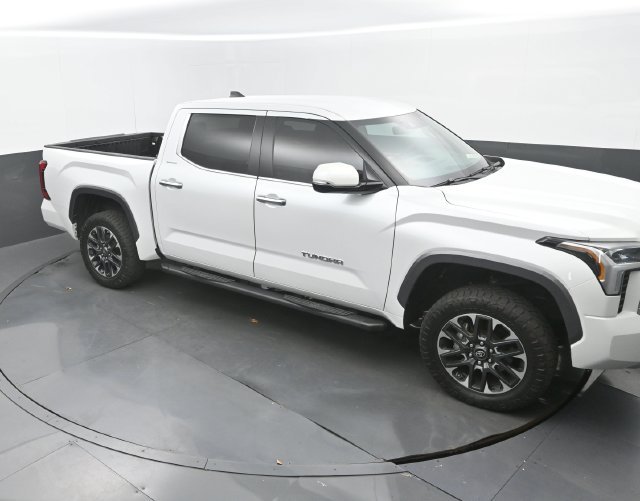 Used 2025 Wind Chill Pearl Toyota Limited image 27