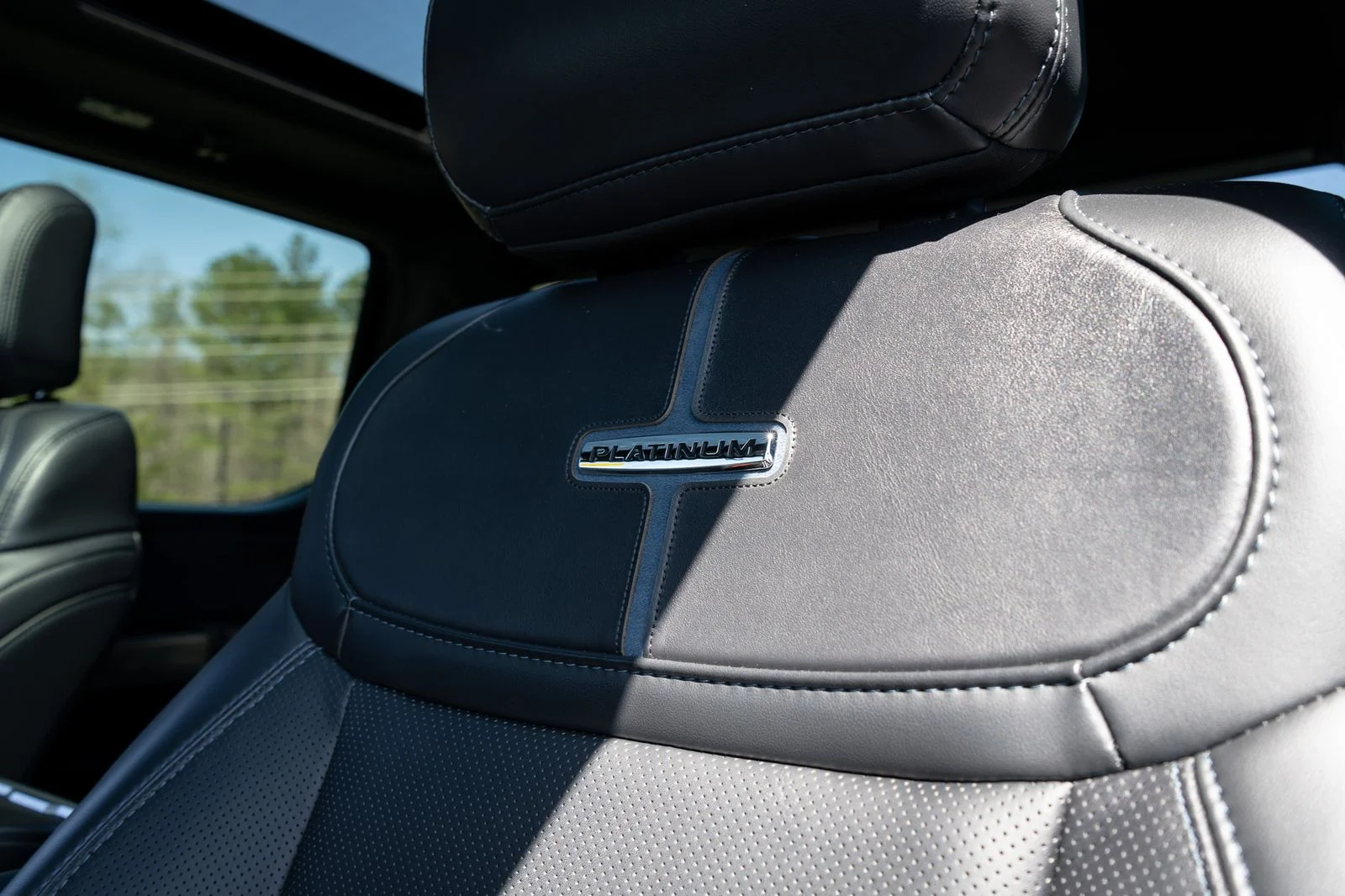 2025 Ford F-450 Super Duty Platinum - Photo 27