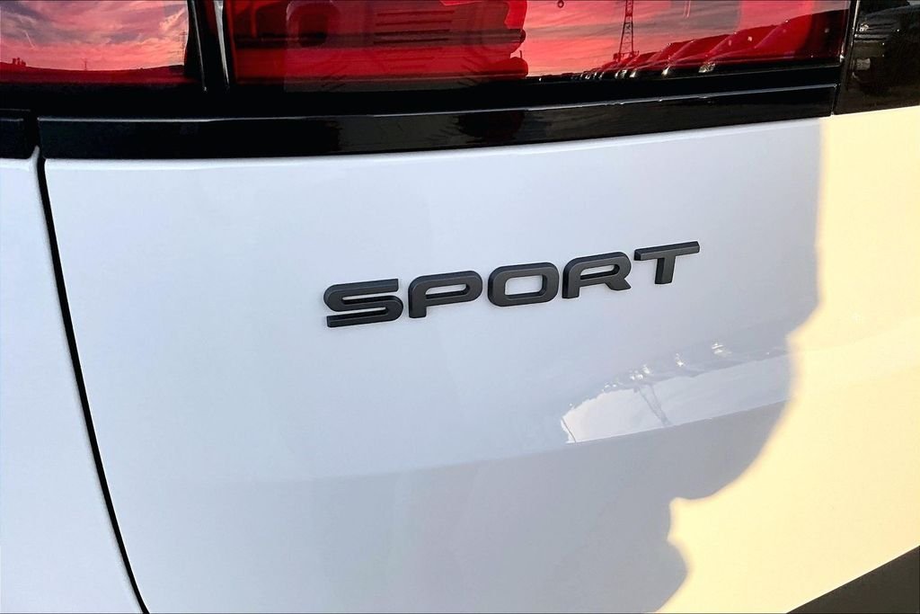 New 2026 Fuji White LAND ROVER SE image 9