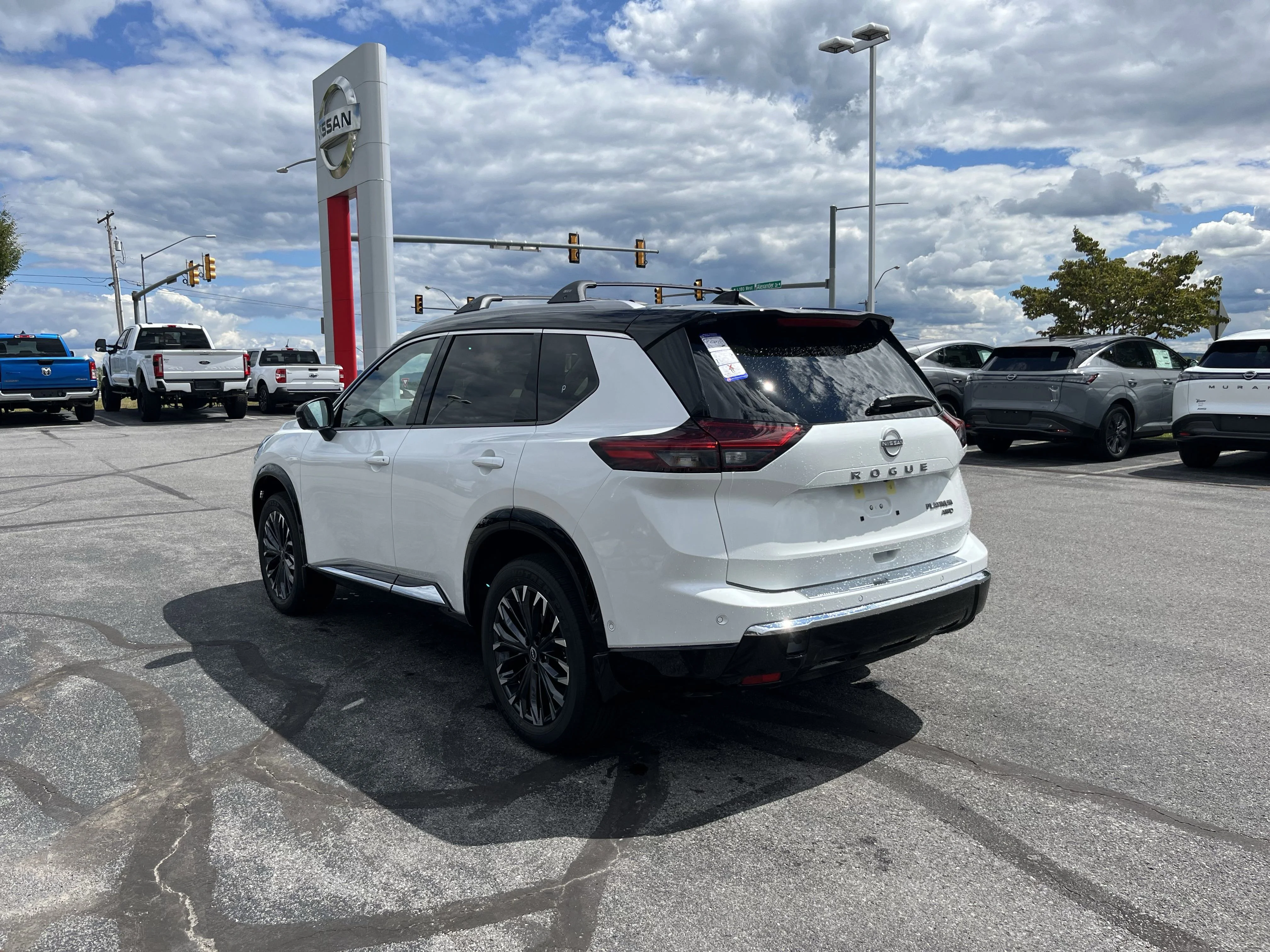 2026 Nissan Rogue Platinum - Photo 7