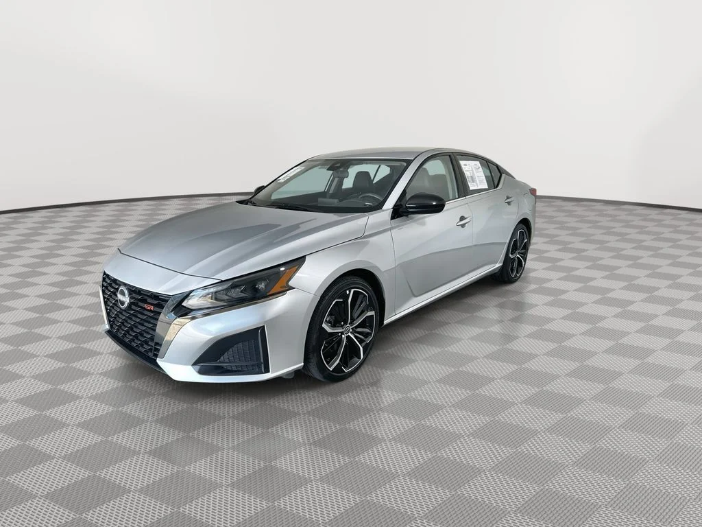 Certified Used 2024 Silver Nissan 2.5 SR image 4