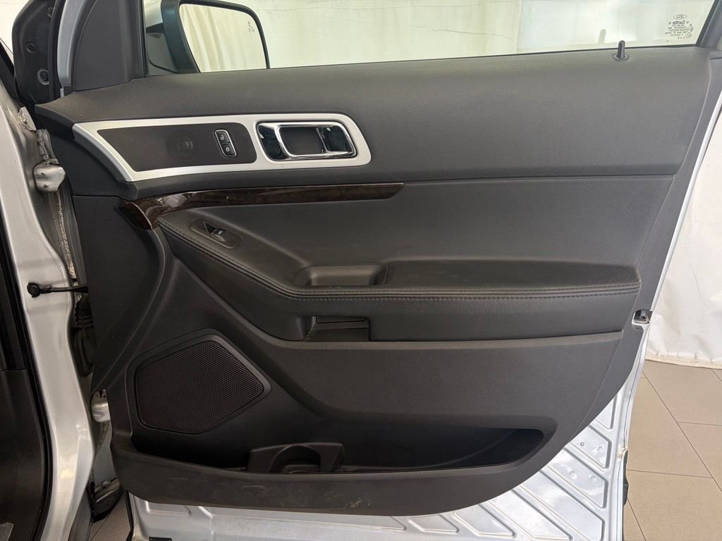 Used 2014 Ingot Silver Ford Limited image 25