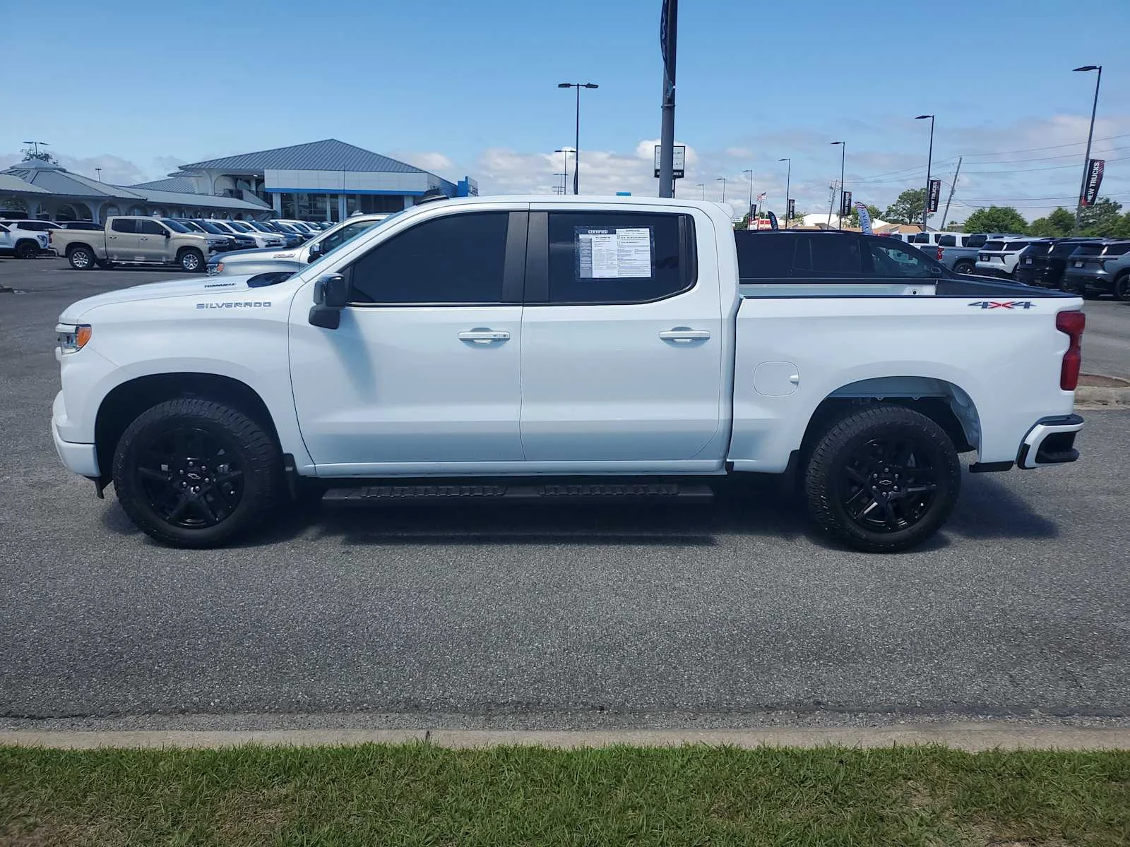 Used 2025 Summit White Chevrolet RST image 2