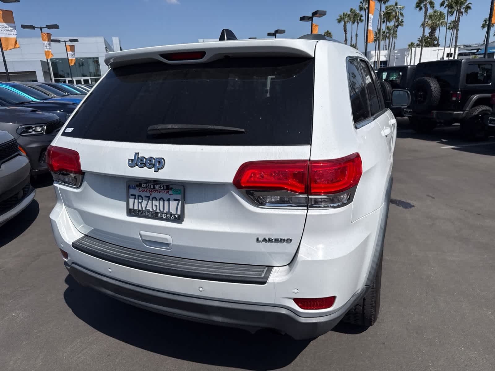 Used 2015 Bright White Clearcoat Jeep Laredo image 15