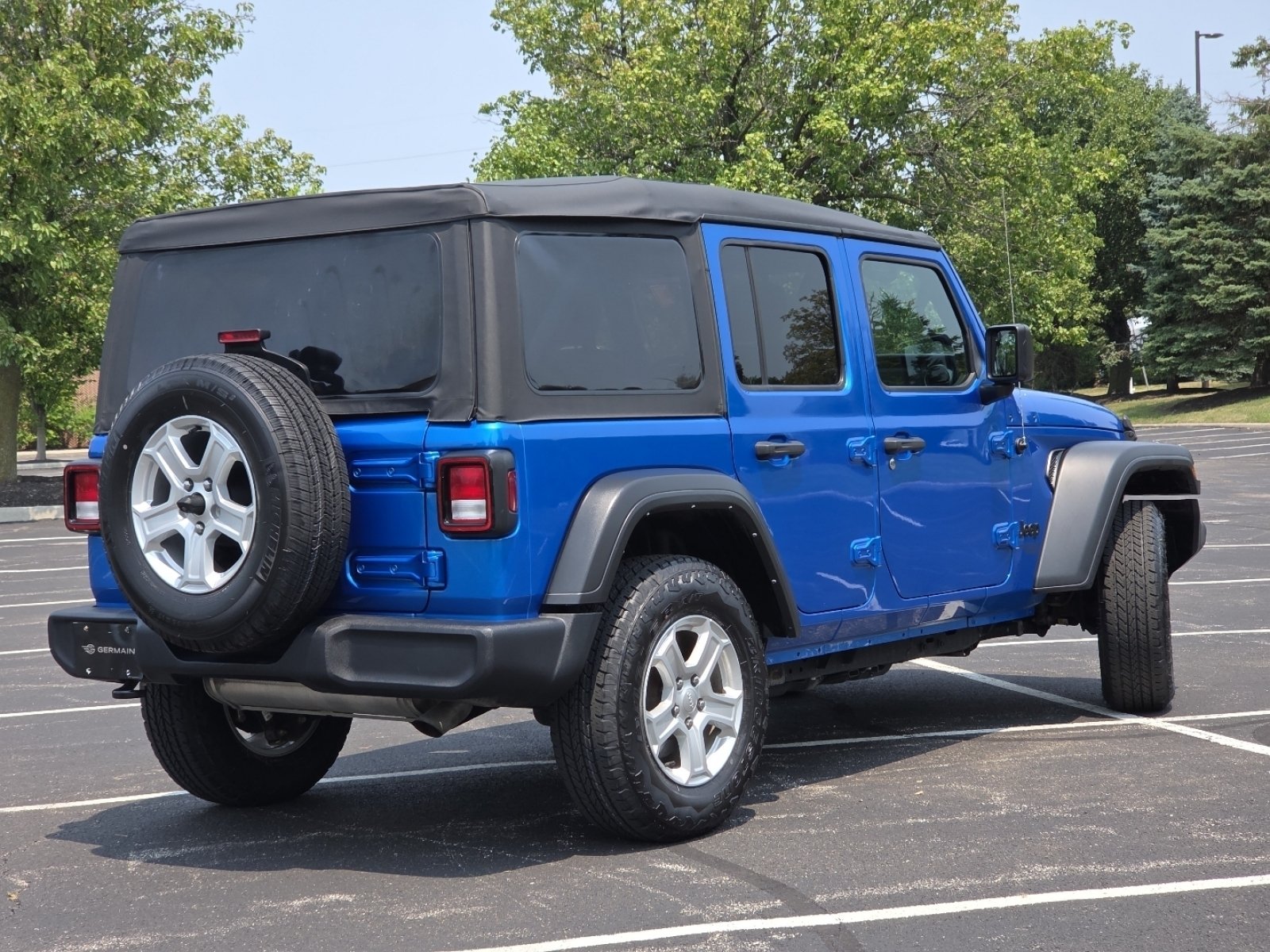 Used 2021 Blue Pearl Jeep Unlimited Sport S image 21