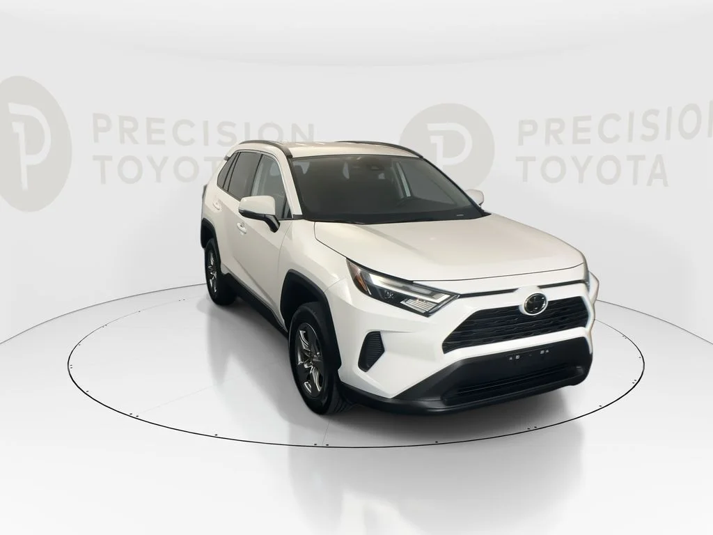 Used 2025 Ice Toyota XLE image 4
