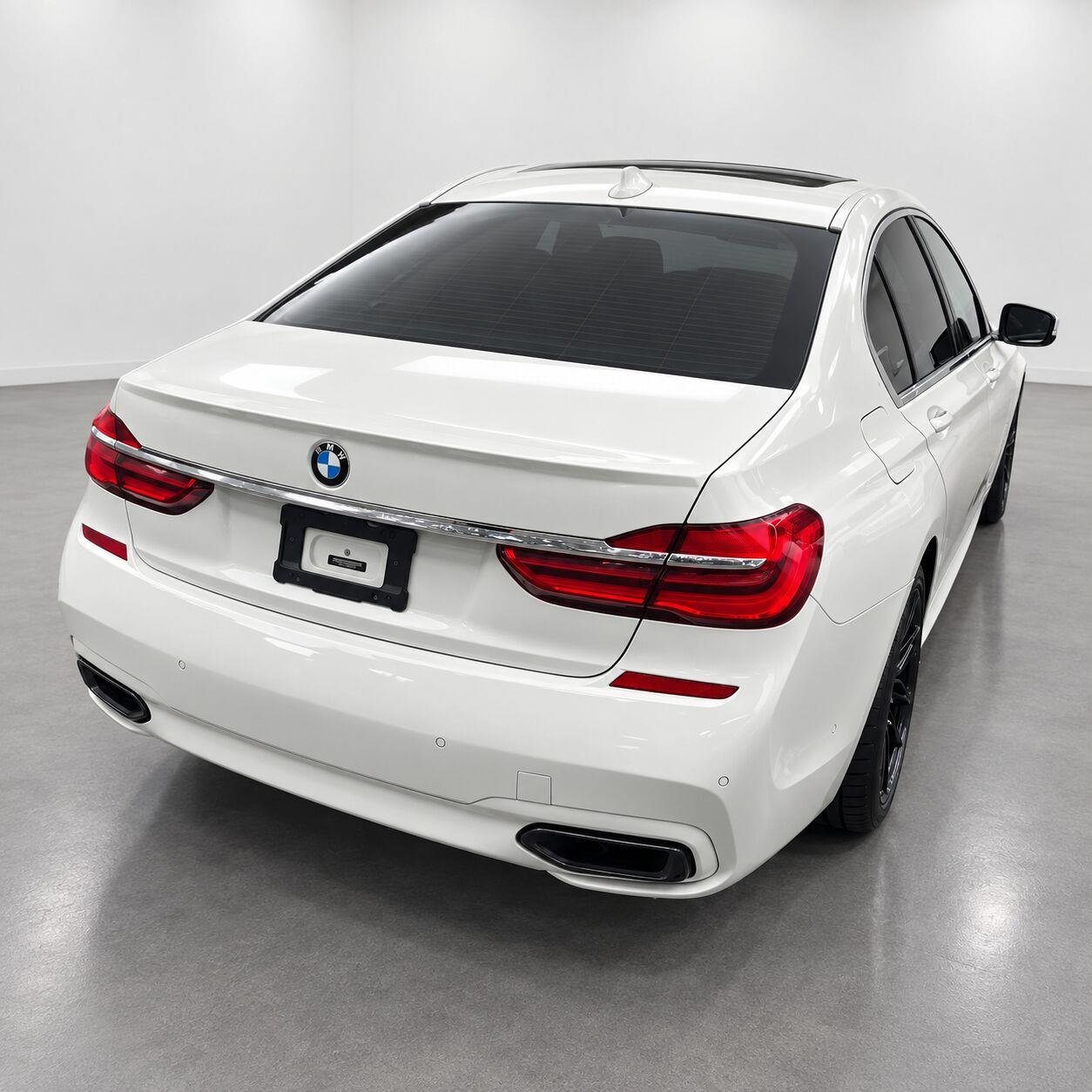 Used 2018 Alpine White BMW 750i xDrive image 5