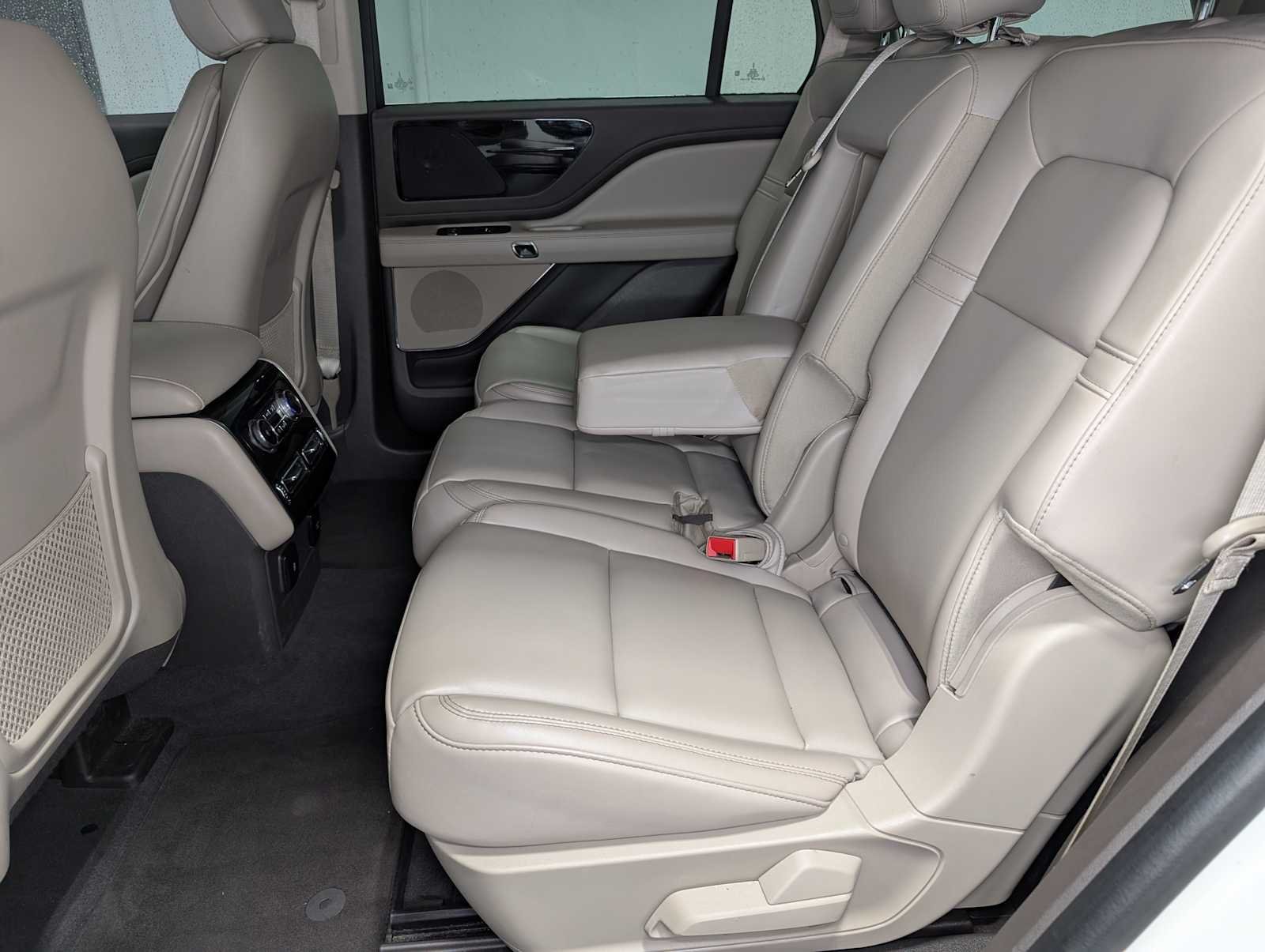 Used 2023 Pristine White Lincoln Standard image 21