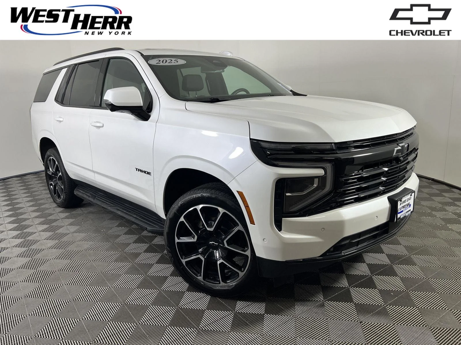 Used 2025 Iridescent Pearl Tricoat Chevrolet RST image 1