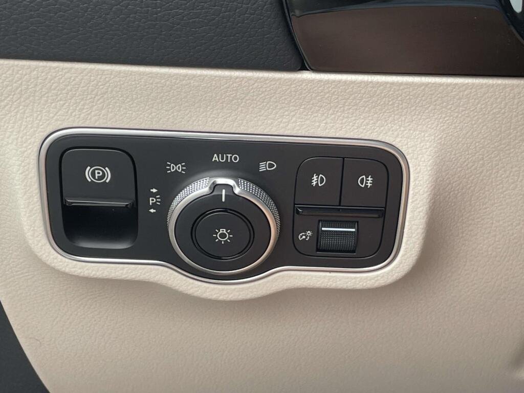 New 2026 Polar White Mercedes-Benz GLA 250 image 31