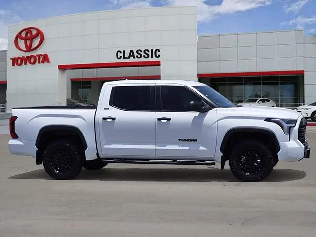 Used 2025 Ice Cap Toyota SR5 image 3