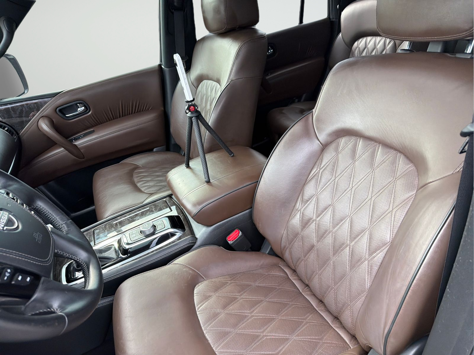 Used 2022 White Nissan Platinum image 33