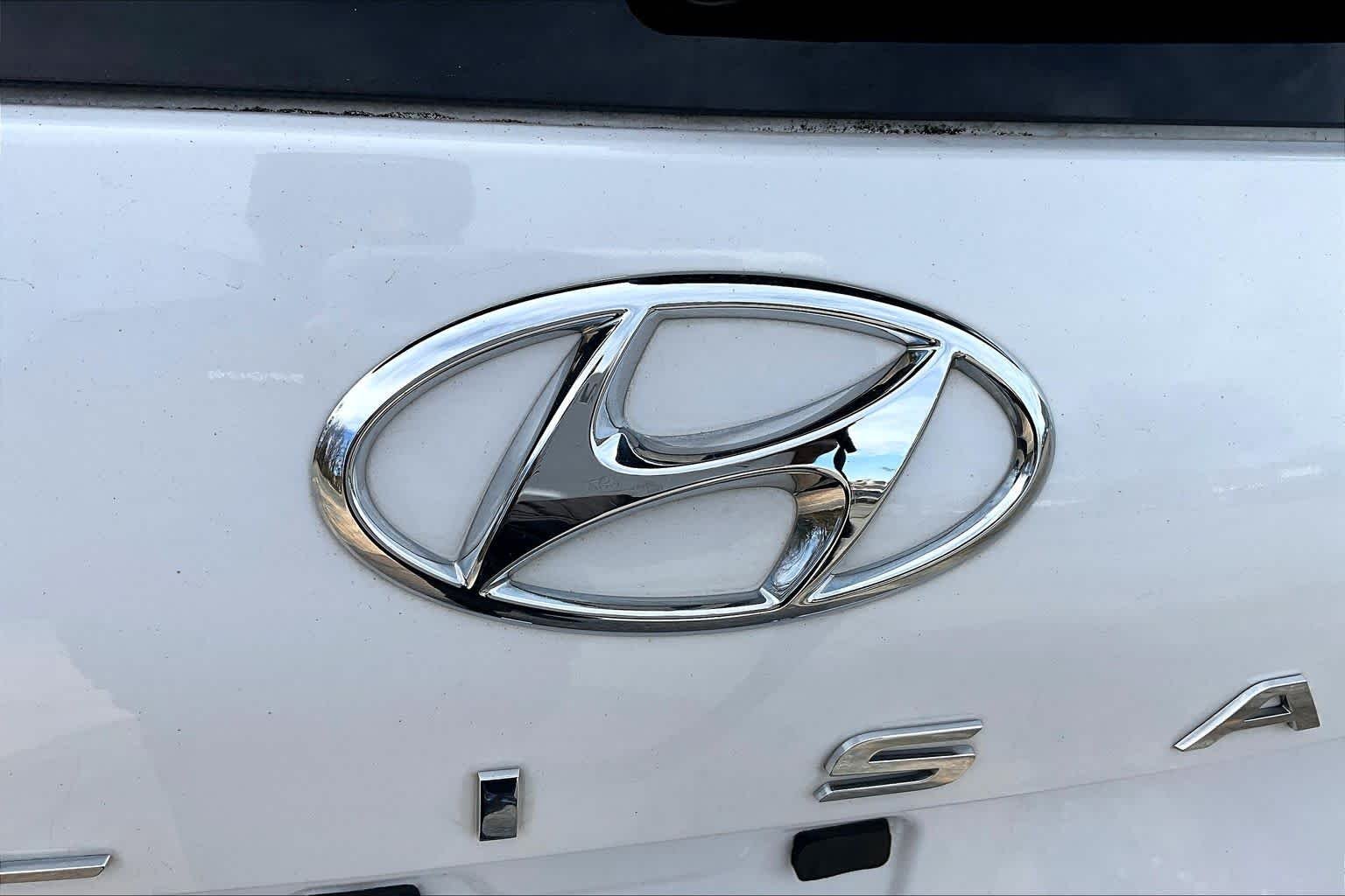 Used 2020 Hyper White Hyundai SEL image 31