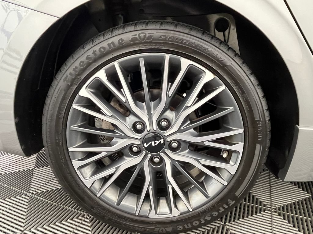 Used 2022 Gray Kia GT-Line image 17
