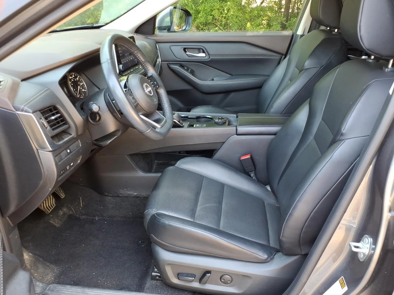 Used 2023 Gun Metallic Nissan SV image 15
