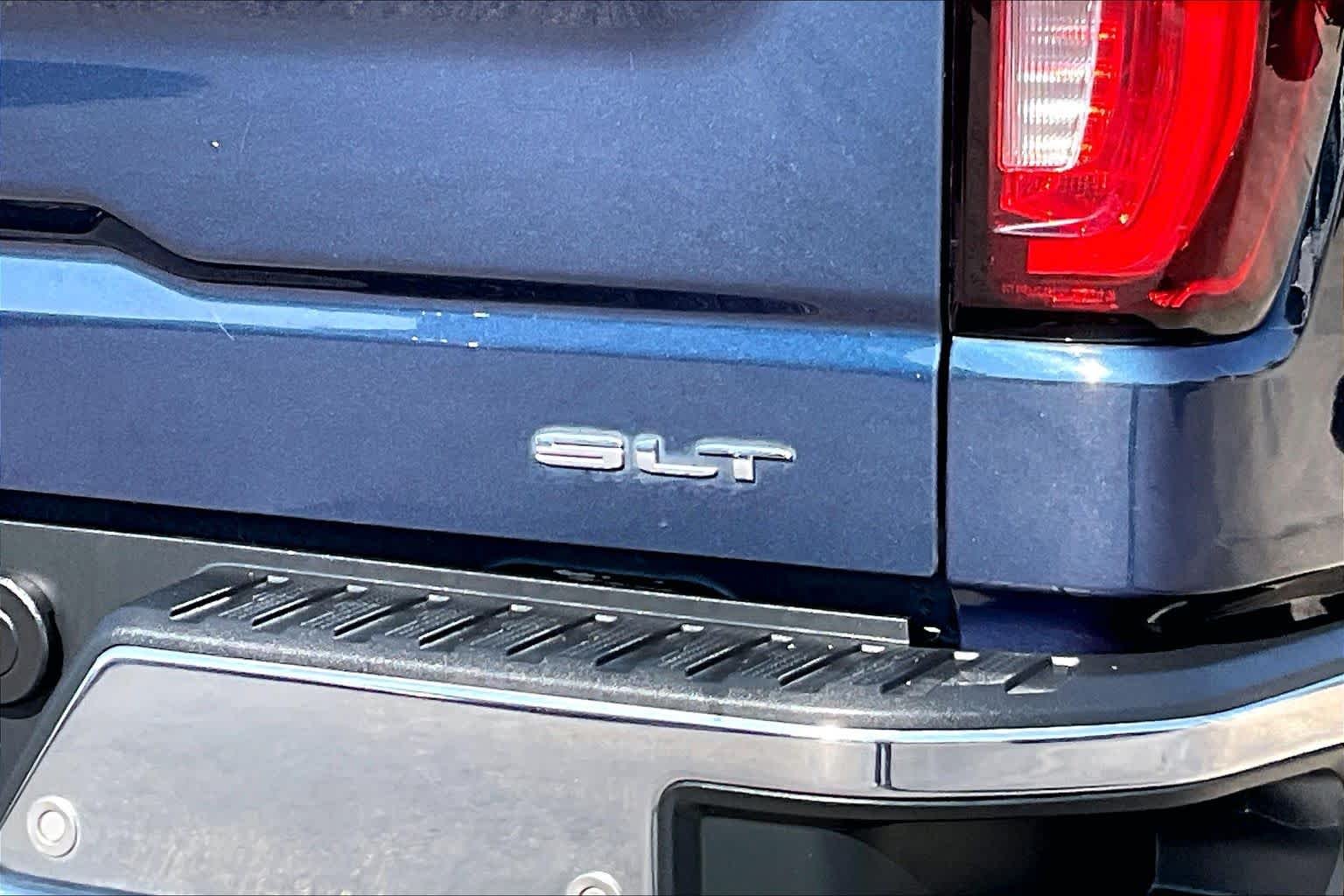 Used 2019 Pacific Blue Metallic GMC SLT image 27