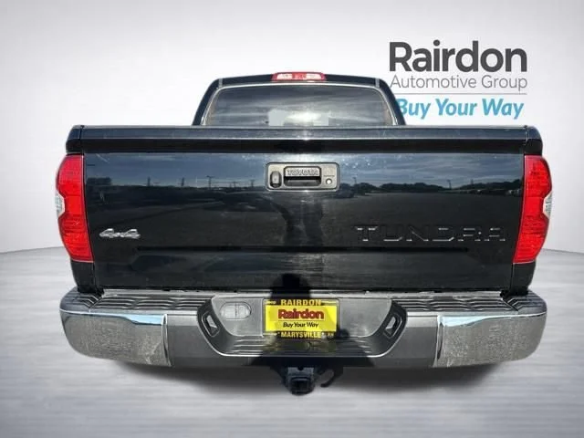 Used 2018 Midnight Black Metallic Toyota SR5 image 6