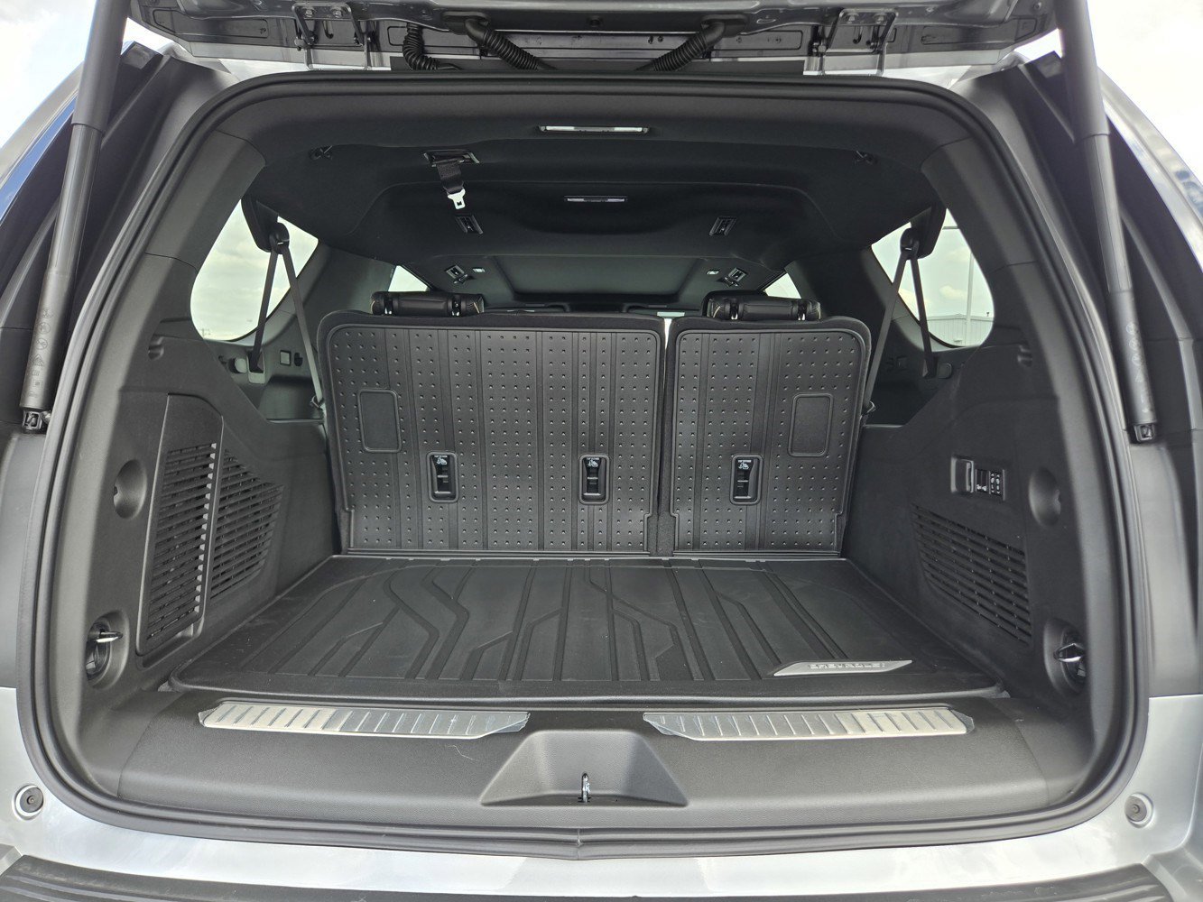 2026 Chevrolet Suburban Premier - Photo 23