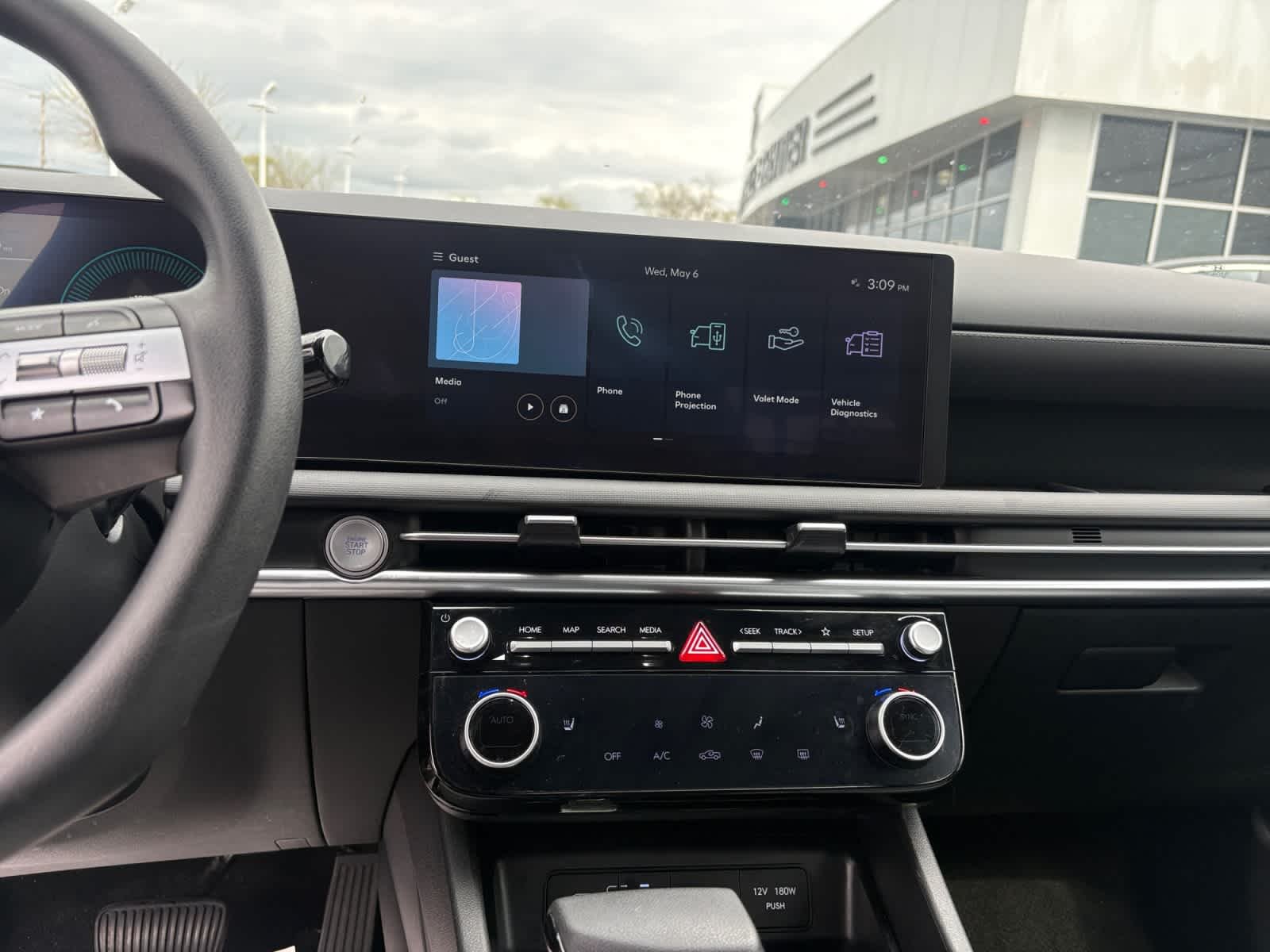 Used 2025 Hampton Gray Hyundai SEL image 18