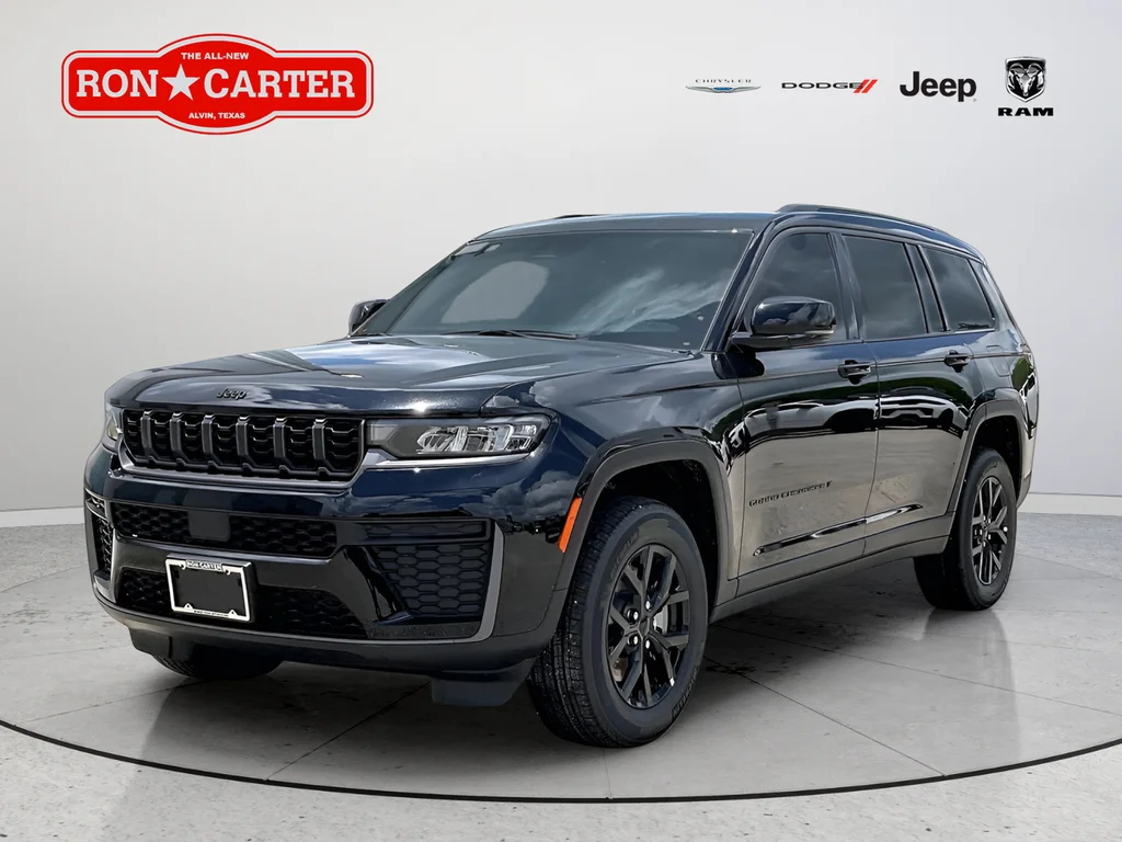 New 2026 Diamond Black Crystal Pearlcoat Jeep Altitude image 3